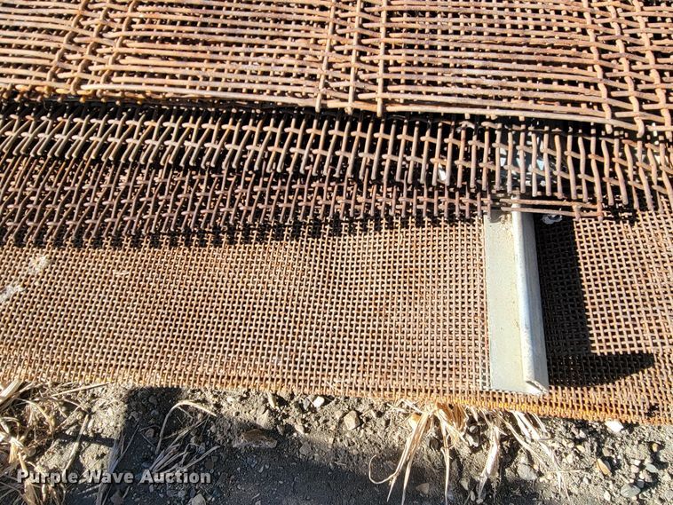 image for item ME9576 Approximately 60 pieces of screen decking