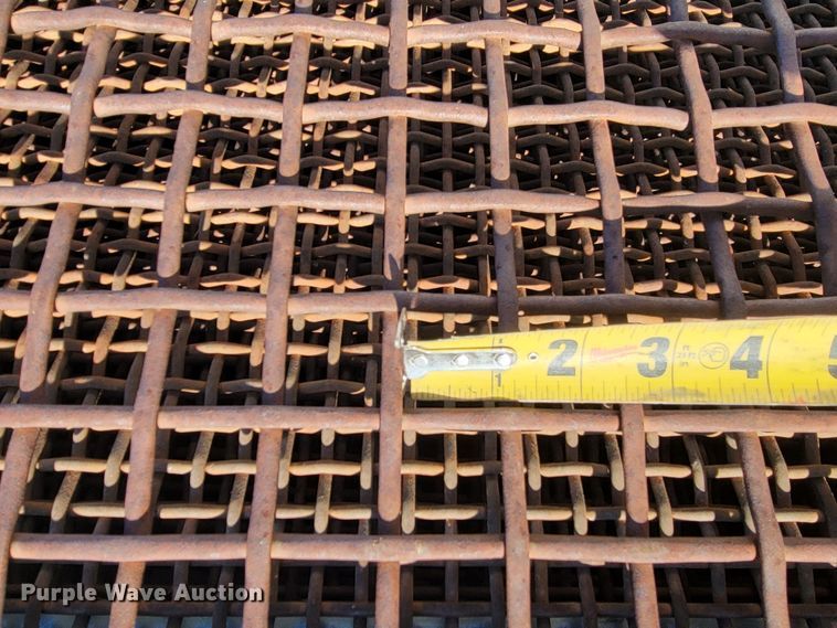 image for item ME9576 Approximately 60 pieces of screen decking