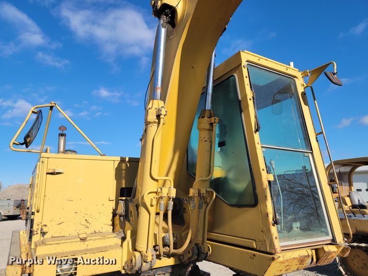 image for item ME9577 1988 Caterpillar 215C LC  excavator