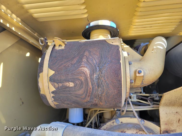 image for item ME9577 1988 Caterpillar 215C LC  excavator