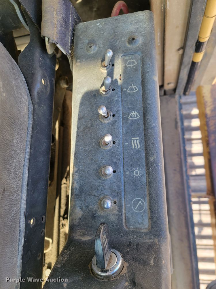 image for item ME9577 1988 Caterpillar 215C LC  excavator