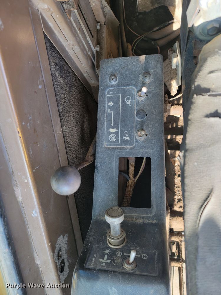 image for item ME9577 1988 Caterpillar 215C LC  excavator