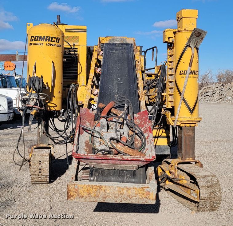 image for item ME9579 1990 Gomaco Commander III GT6300  slip form paver