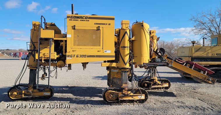 image for item ME9579 1990 Gomaco Commander III GT6300  slip form paver