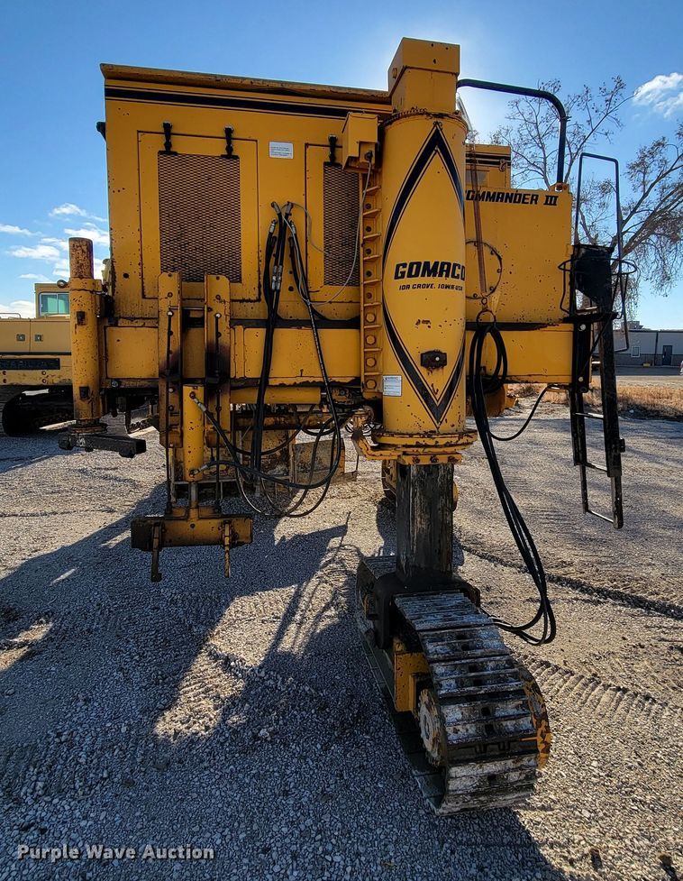 image for item ME9579 1990 Gomaco Commander III GT6300  slip form paver