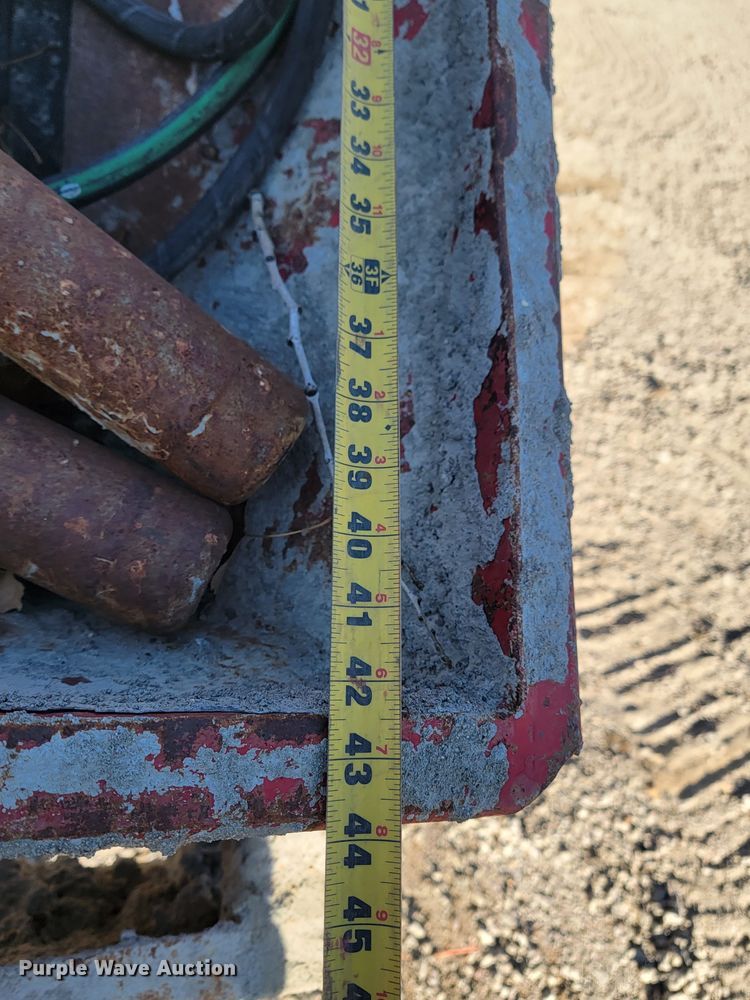 image for item ME9579 1990 Gomaco Commander III GT6300  slip form paver