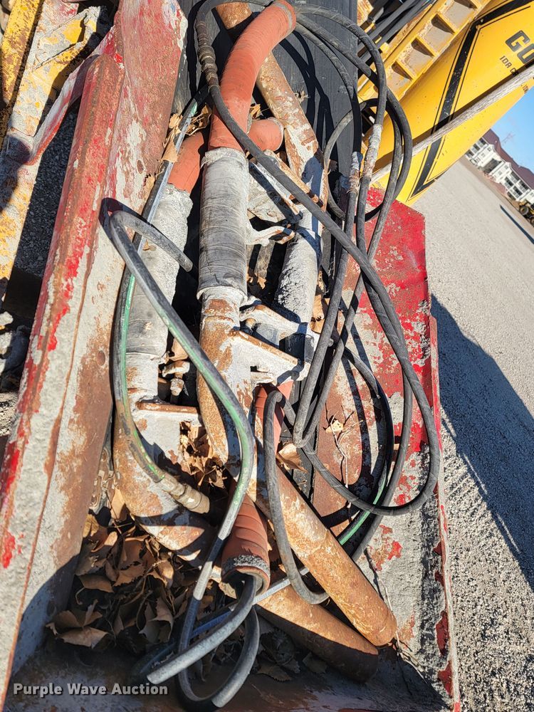 image for item ME9579 1990 Gomaco Commander III GT6300  slip form paver