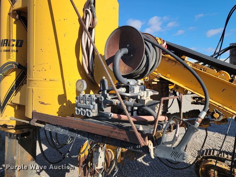 image for item ME9579 1990 Gomaco Commander III GT6300  slip form paver