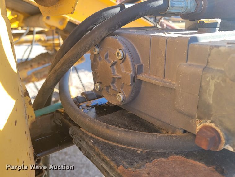 image for item ME9579 1990 Gomaco Commander III GT6300  slip form paver