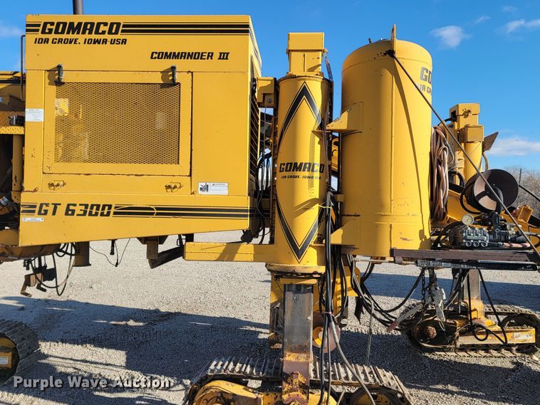 image for item ME9579 1990 Gomaco Commander III GT6300  slip form paver