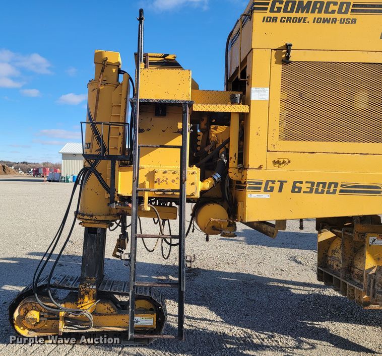 image for item ME9579 1990 Gomaco Commander III GT6300  slip form paver