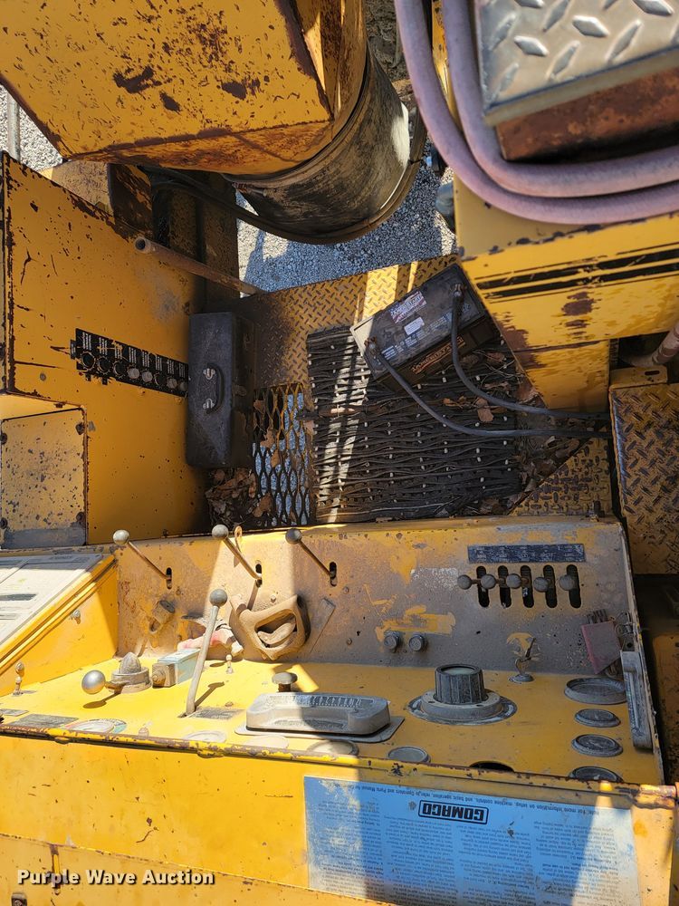 image for item ME9579 1990 Gomaco Commander III GT6300  slip form paver