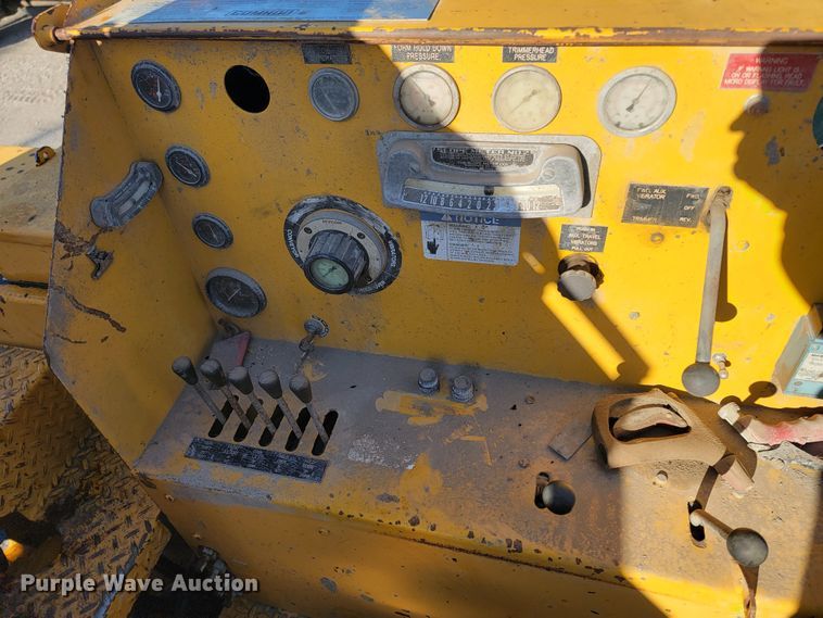 image for item ME9579 1990 Gomaco Commander III GT6300  slip form paver