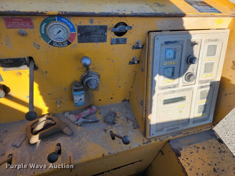 image for item ME9579 1990 Gomaco Commander III GT6300  slip form paver