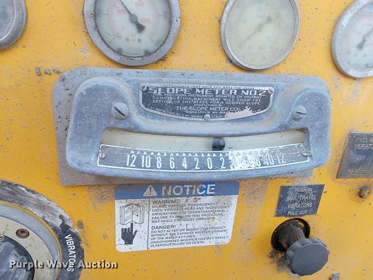 image for item ME9579 1990 Gomaco Commander III GT6300  slip form paver