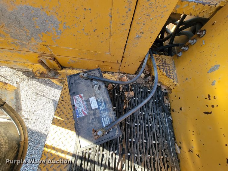 image for item ME9579 1990 Gomaco Commander III GT6300  slip form paver