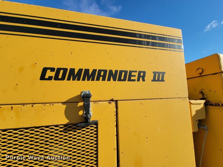 image for item ME9579 1990 Gomaco Commander III GT6300  slip form paver