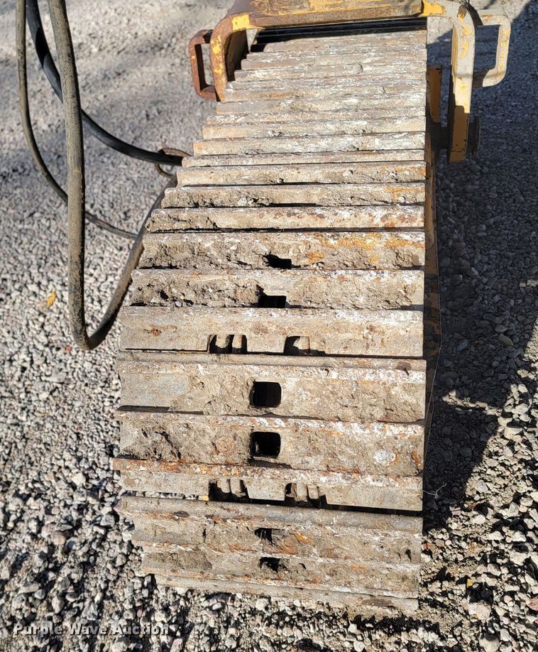 image for item ME9579 1990 Gomaco Commander III GT6300  slip form paver