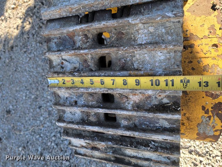 image for item ME9579 1990 Gomaco Commander III GT6300  slip form paver