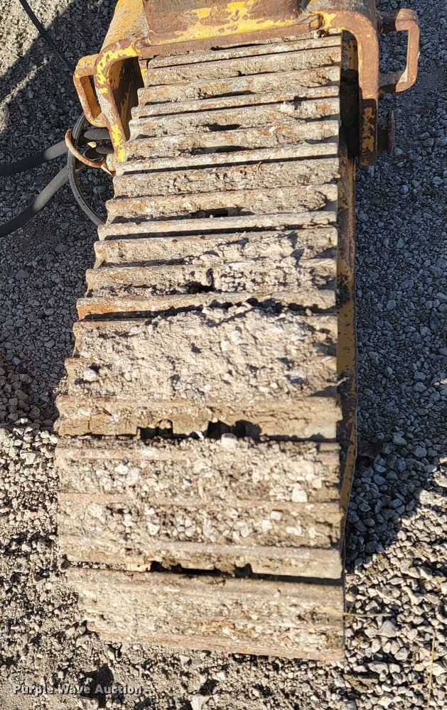 image for item ME9579 1990 Gomaco Commander III GT6300  slip form paver