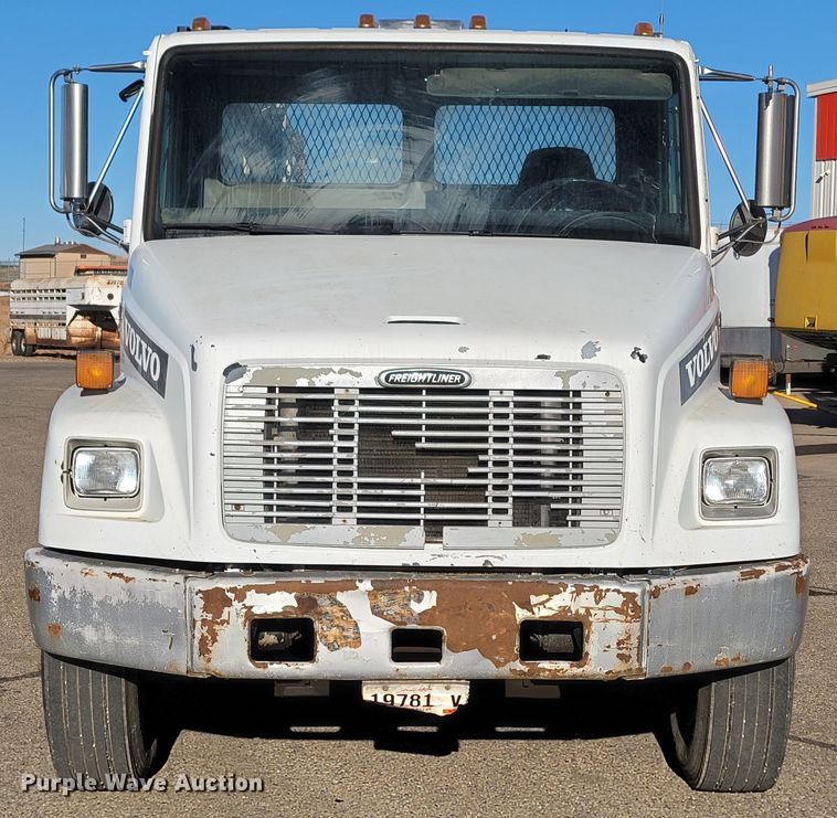 image for item ME9585 1999 Freightliner FL70  utility / service truck