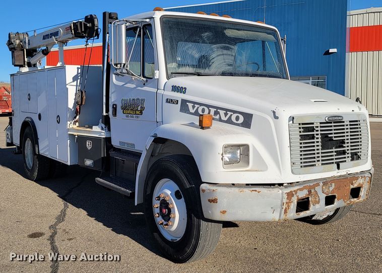 image for item ME9585 1999 Freightliner FL70  utility / service truck