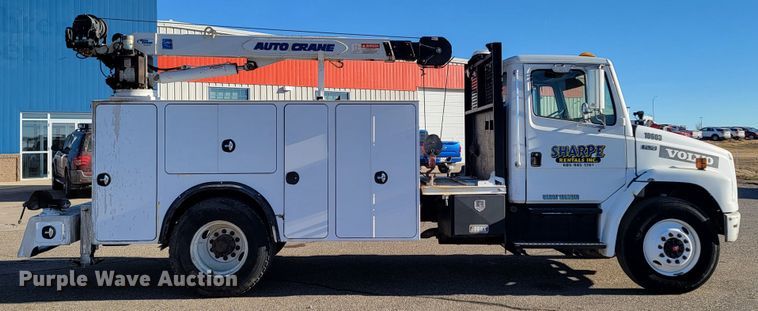 image for item ME9585 1999 Freightliner FL70  utility / service truck