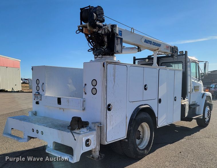 image for item ME9585 1999 Freightliner FL70  utility / service truck