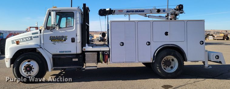 image for item ME9585 1999 Freightliner FL70  utility / service truck