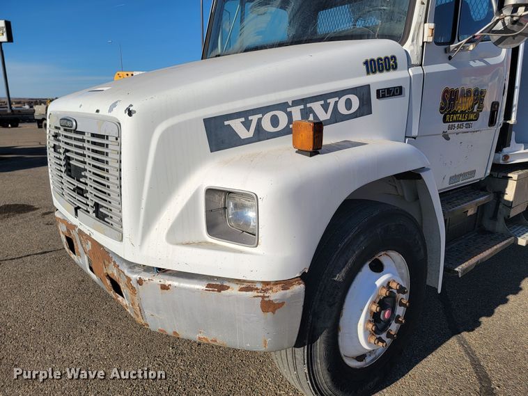 image for item ME9585 1999 Freightliner FL70  utility / service truck