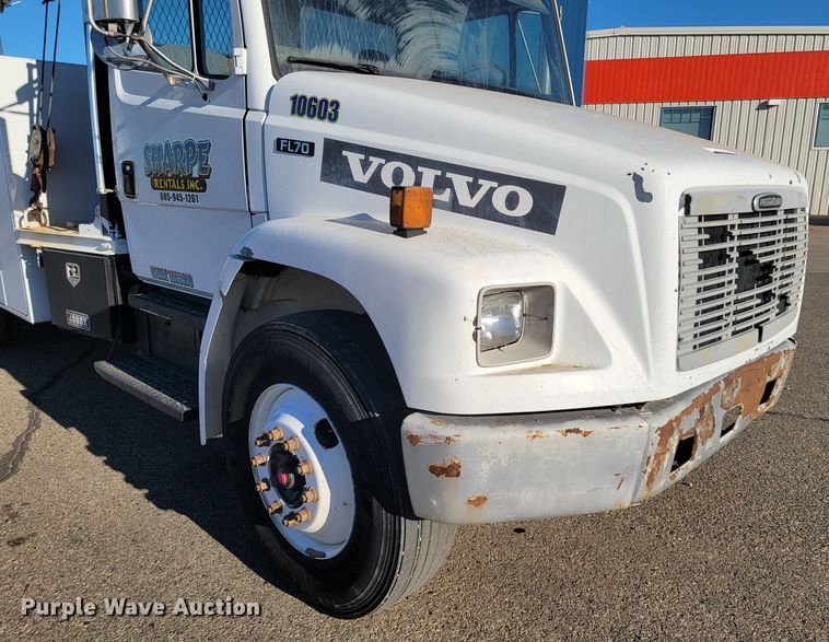 image for item ME9585 1999 Freightliner FL70  utility / service truck