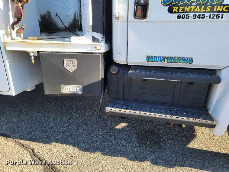 image for item ME9585 1999 Freightliner FL70  utility / service truck