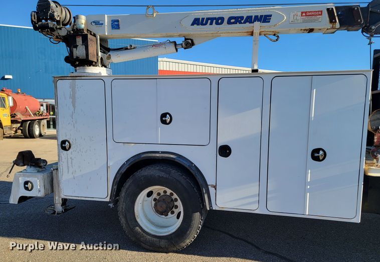 image for item ME9585 1999 Freightliner FL70  utility / service truck