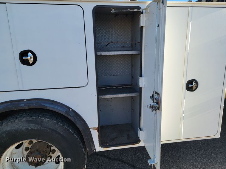 image for item ME9585 1999 Freightliner FL70  utility / service truck