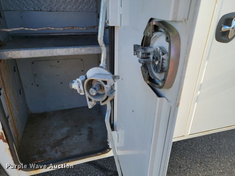 image for item ME9585 1999 Freightliner FL70  utility / service truck