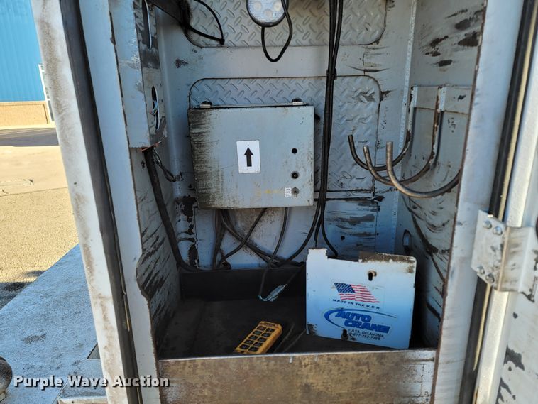 image for item ME9585 1999 Freightliner FL70  utility / service truck