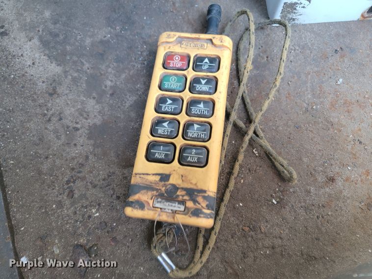 image for item ME9585 1999 Freightliner FL70  utility / service truck