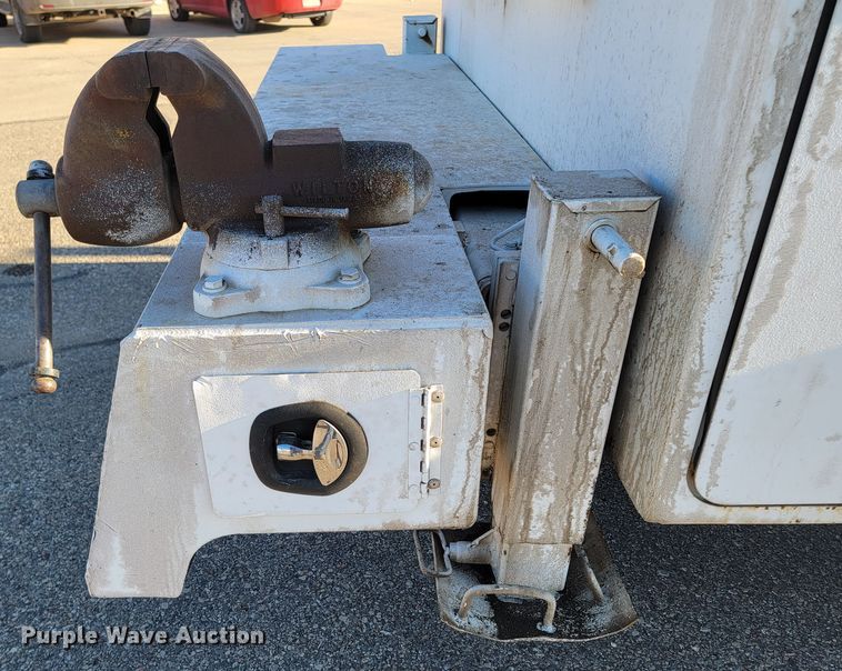 image for item ME9585 1999 Freightliner FL70  utility / service truck