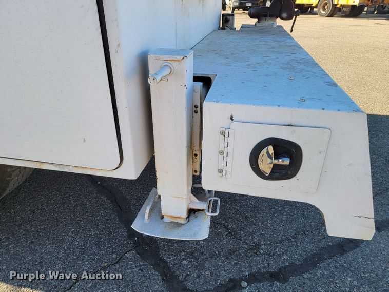 image for item ME9585 1999 Freightliner FL70  utility / service truck