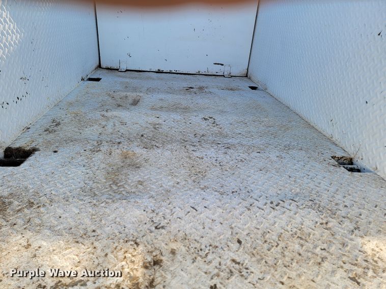 image for item ME9585 1999 Freightliner FL70  utility / service truck