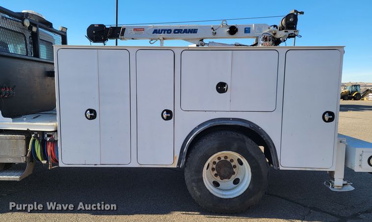 image for item ME9585 1999 Freightliner FL70  utility / service truck