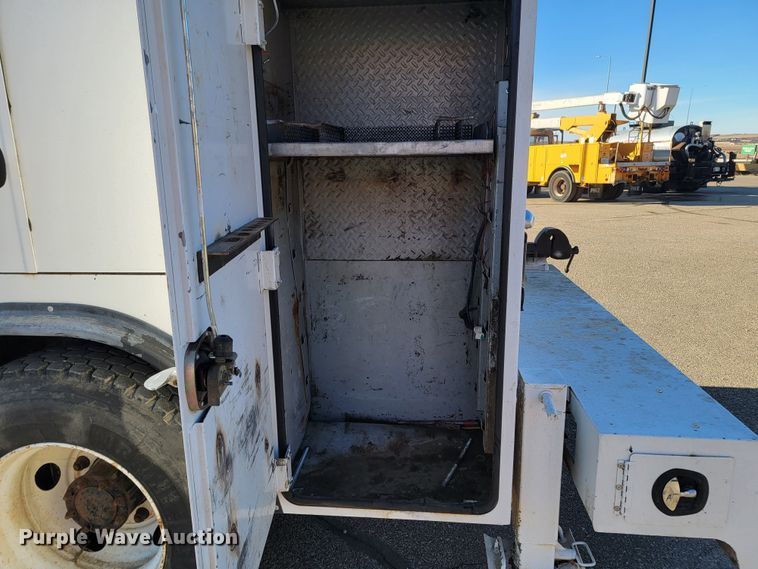 image for item ME9585 1999 Freightliner FL70  utility / service truck