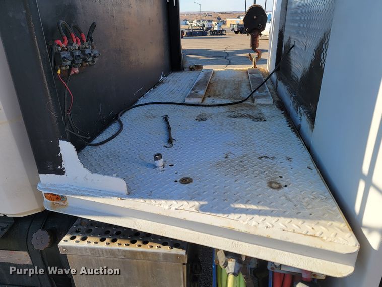 image for item ME9585 1999 Freightliner FL70  utility / service truck