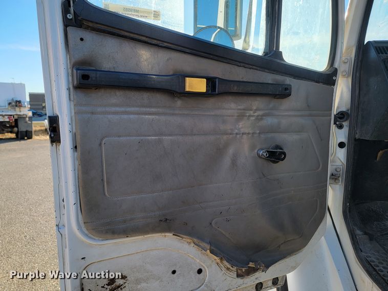 image for item ME9585 1999 Freightliner FL70  utility / service truck