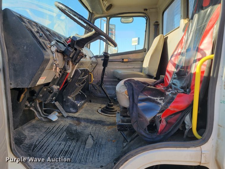 image for item ME9585 1999 Freightliner FL70  utility / service truck