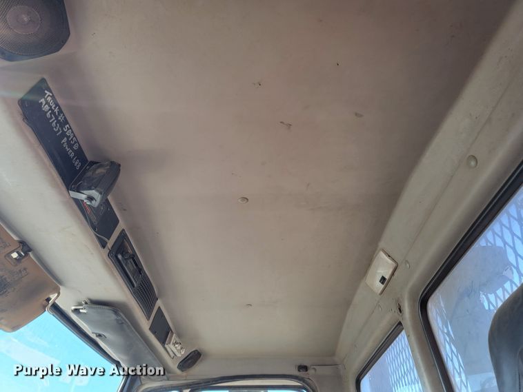 image for item ME9585 1999 Freightliner FL70  utility / service truck