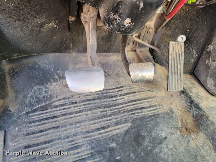 image for item ME9585 1999 Freightliner FL70  utility / service truck