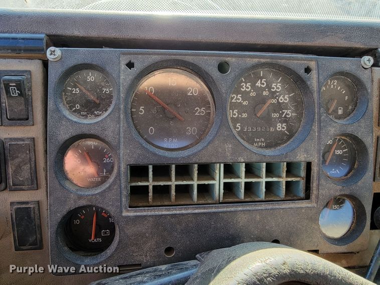 image for item ME9585 1999 Freightliner FL70  utility / service truck