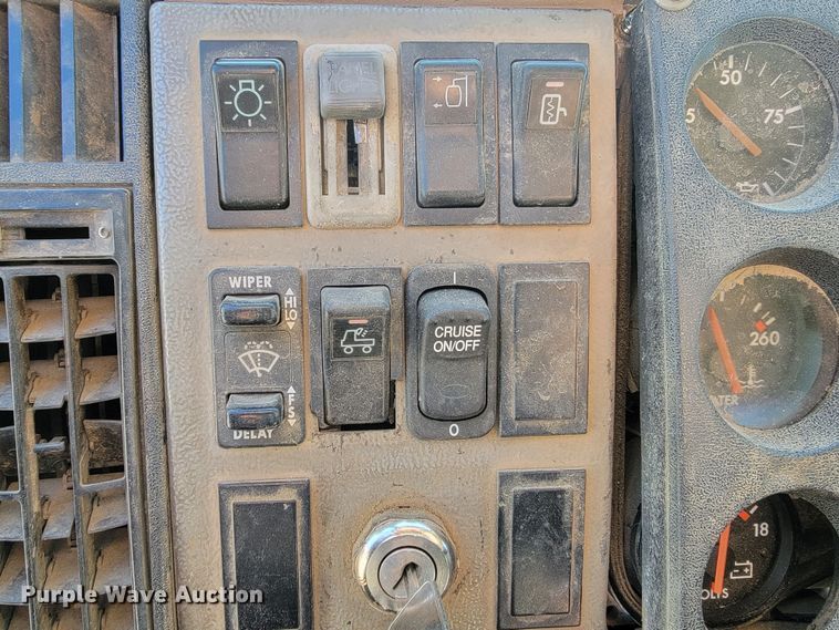 image for item ME9585 1999 Freightliner FL70  utility / service truck