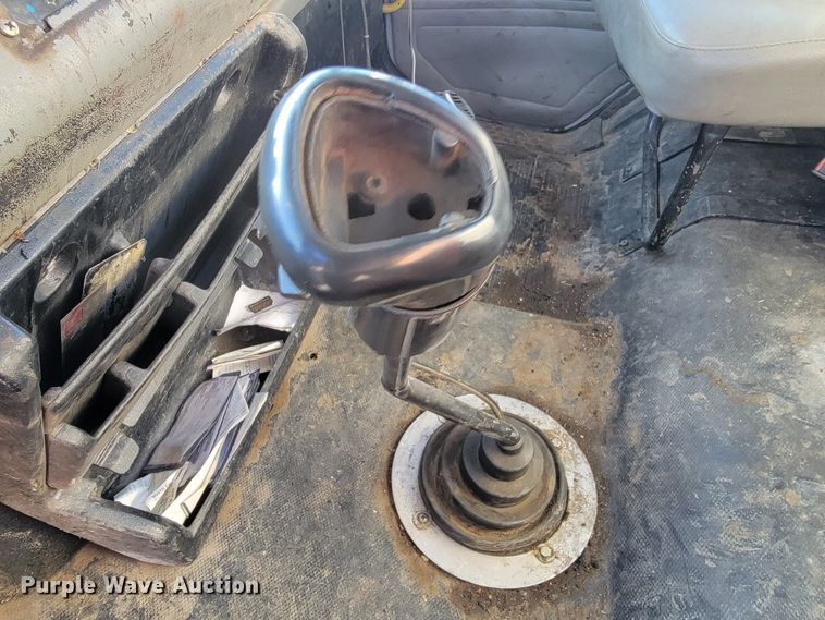 image for item ME9585 1999 Freightliner FL70  utility / service truck